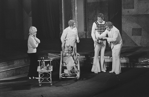 Eine Frau nach Maß Bild 005